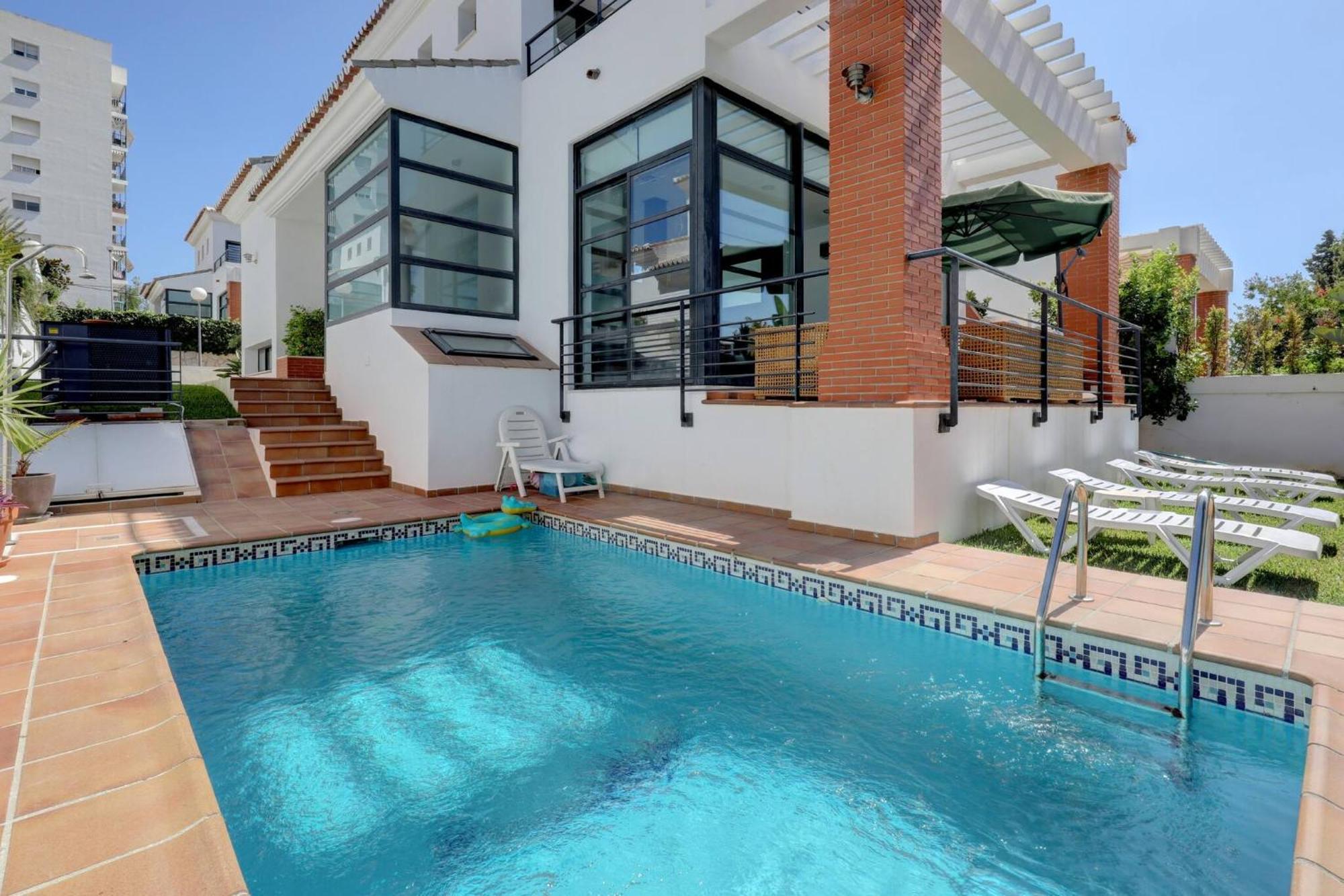 011 Bright And Spacious Villa With Private Pool Benalmadena Bagian luar foto