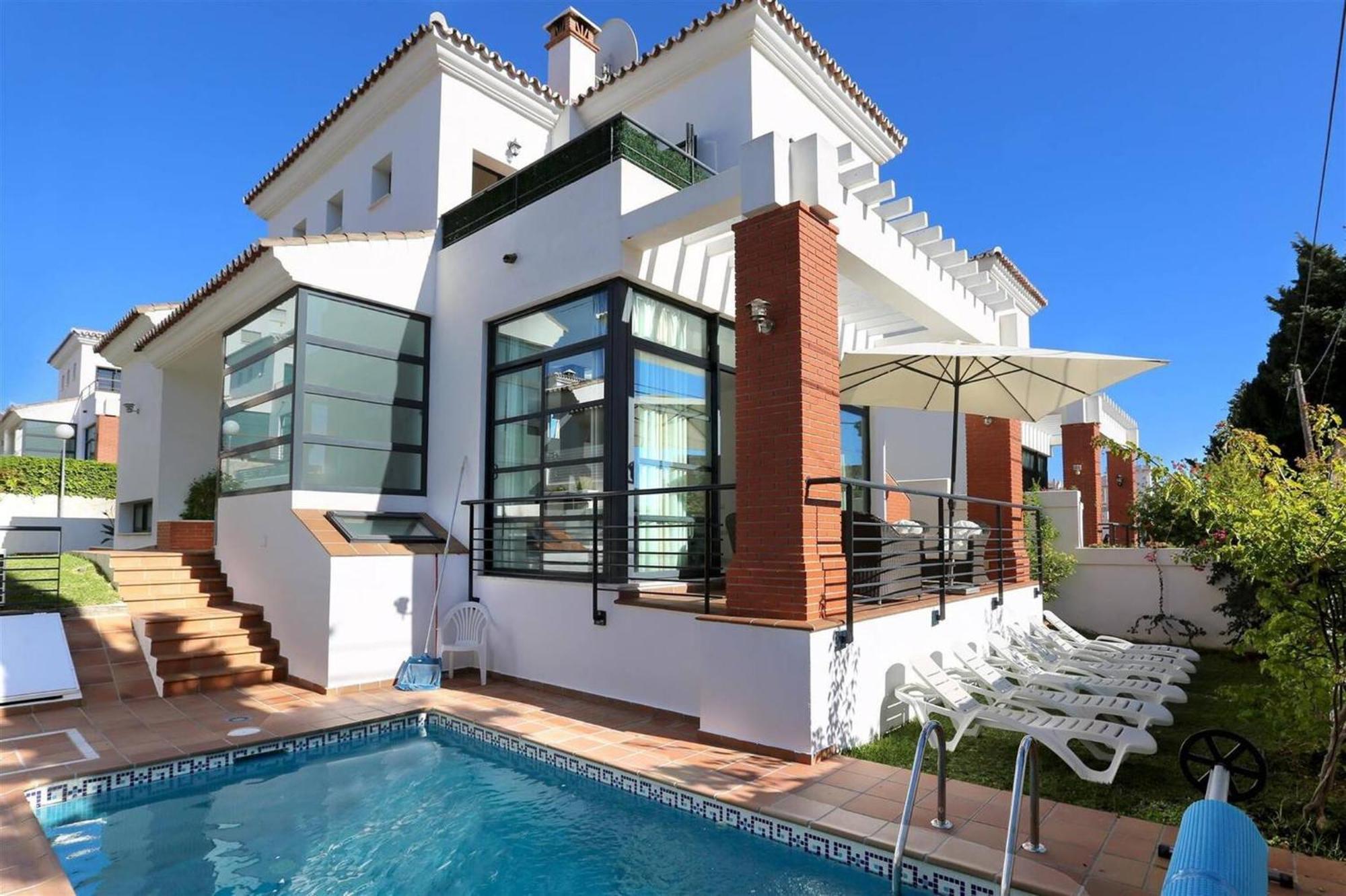 011 Bright And Spacious Villa With Private Pool Benalmadena Bagian luar foto